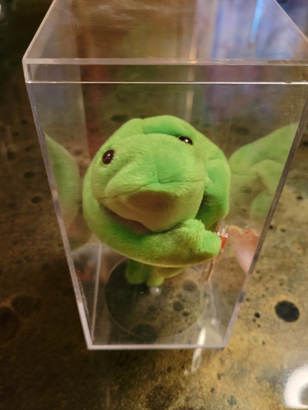 Ty beanie baby Legs the frog 1993 With Tag Protector & Display Case